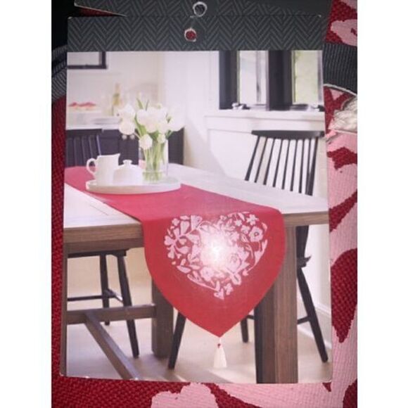 Threshold Table Runner Red Heart  14 x 72 Machine Wash 100% Cotton. New - Picture 4 of 5